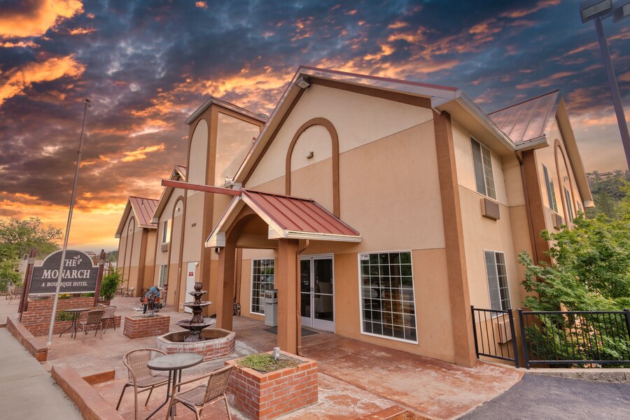 The Monarch Inn exterior and patio