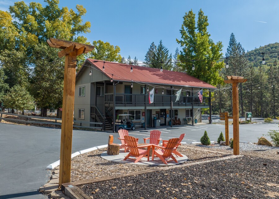 Yosemite Westgate Lodge exterior